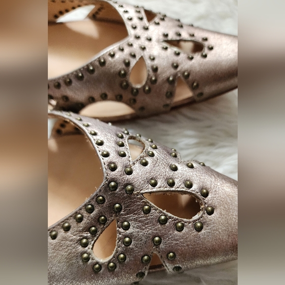 NWT ($220.00) Modern Vintage studded gold leather pointed-toe kitten hee… - Picture 3 of 4